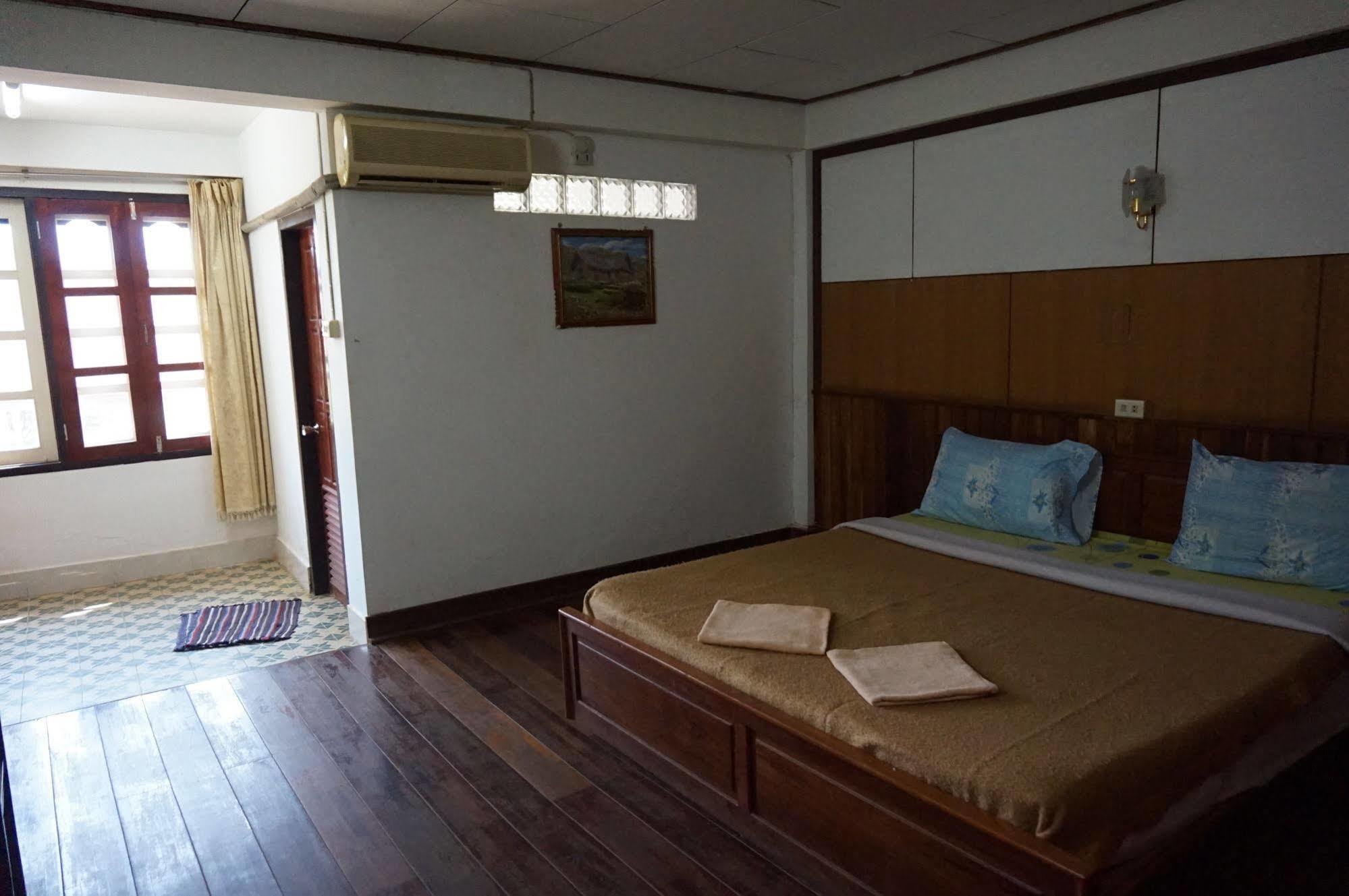Champa Hotel Paksze Kültér fotó